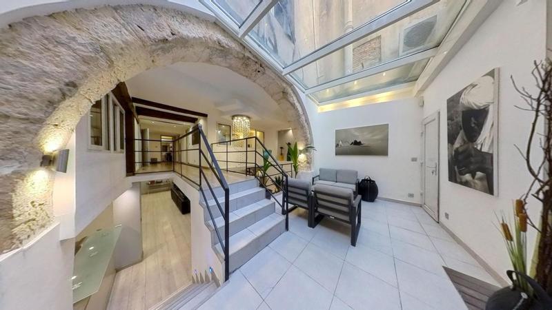 Loft - 151 m² - 5 pièces