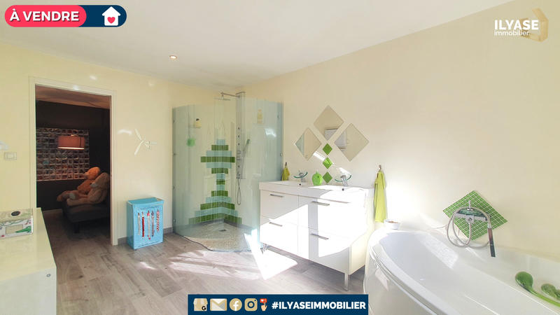 Villa - 194 m² - 8 pièces