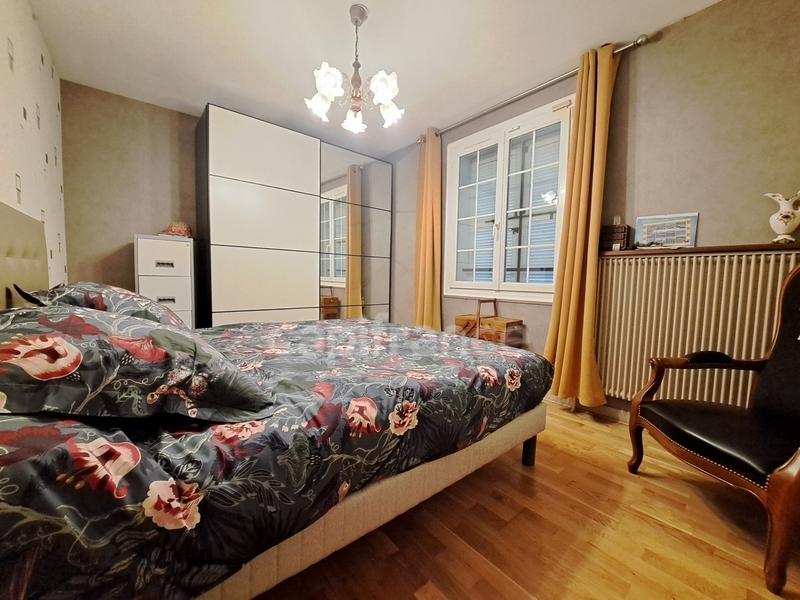 Pavillon - 102 m² - 7 pièces