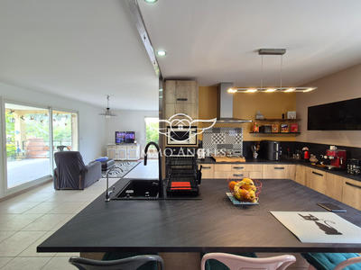 Maison - 140 m² - 5 pièces