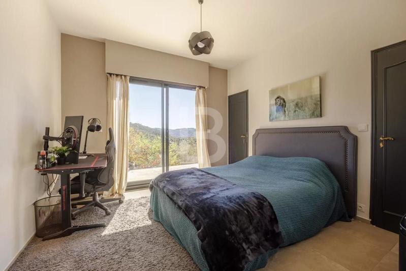 Villa - 260 m² - 8 pièces