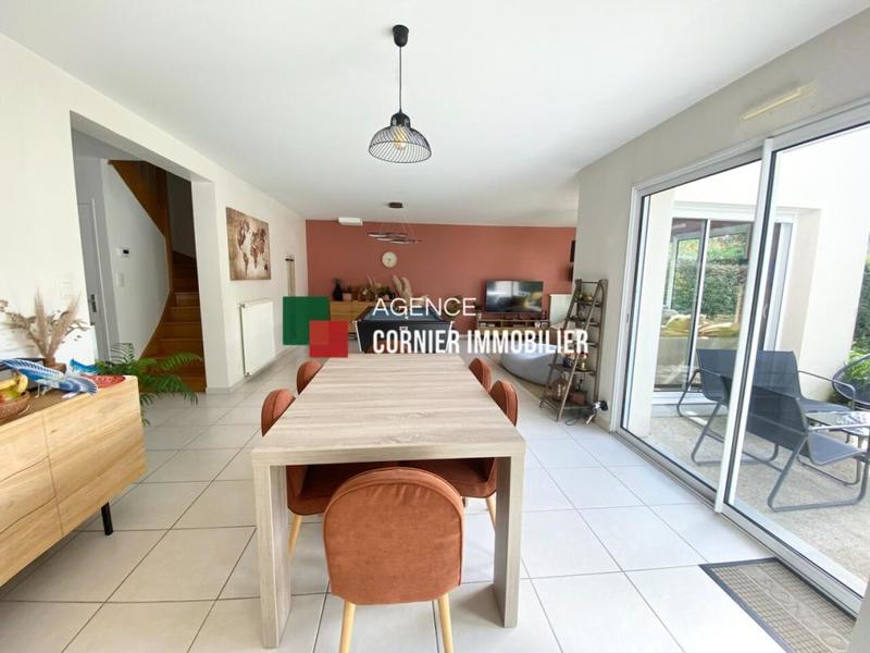 Pavillon - 150 m² - 6 pièces