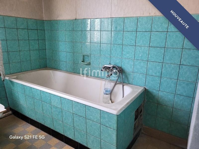 Maison - 222 m² - 8 pièces