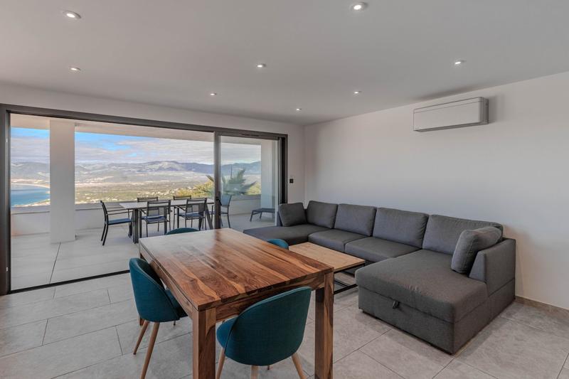 Appartement - 82 m² - 3 pièces