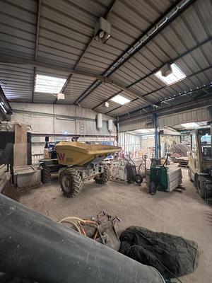 Local d'activités - 417 m²