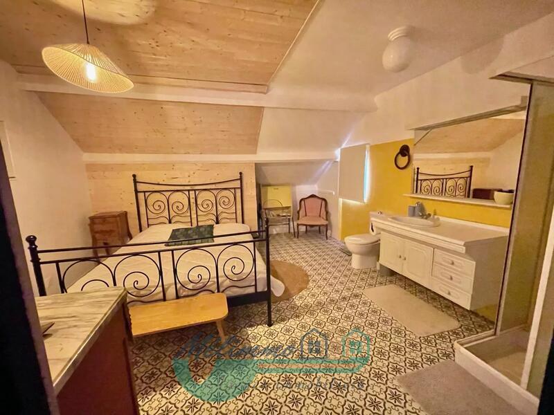 Maison - 165 m² - 9 pièces