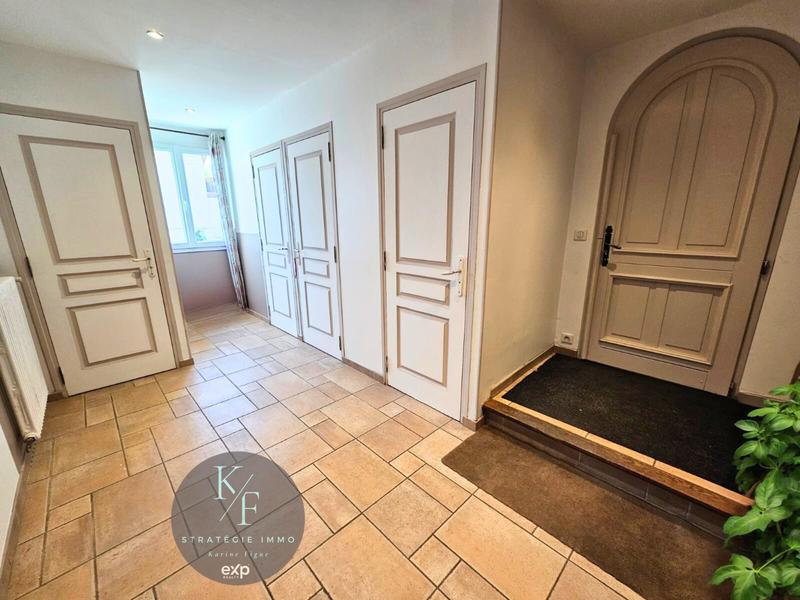 Maison - 210 m² - 6 pièces