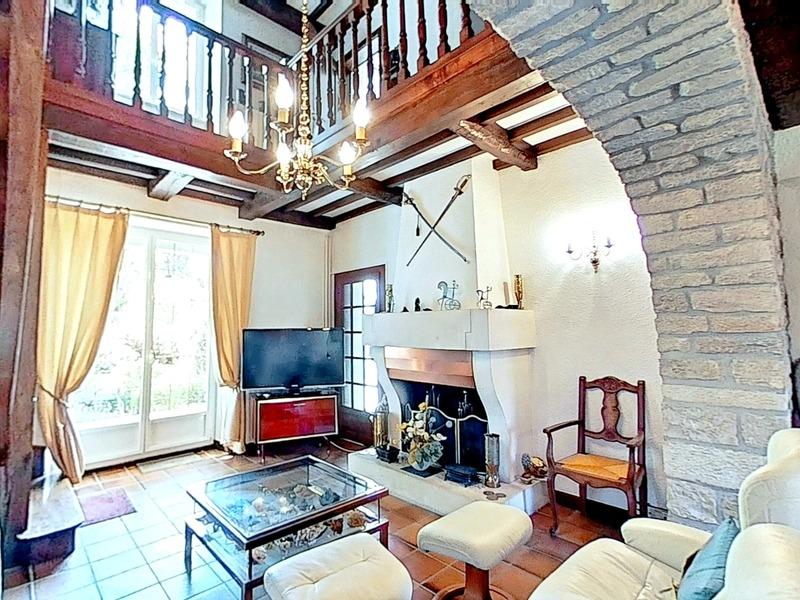 Maison - 240 m² - 10 pièces