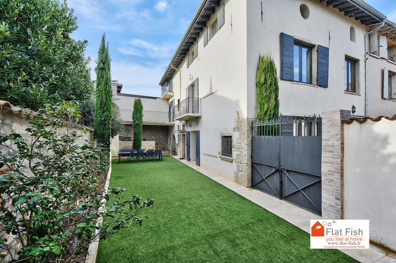 Maison - 322 m² - 8 pièces