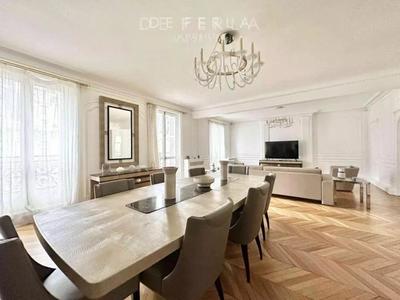 Appartement - 241 m² - 7 pièces