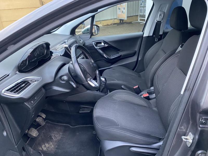 Peugeot 208 1,2 82 Cv Bvm5 Finition Allure