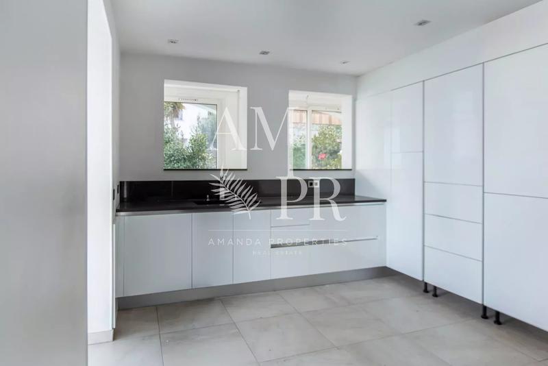 Maison - 237 m² - 7 pièces