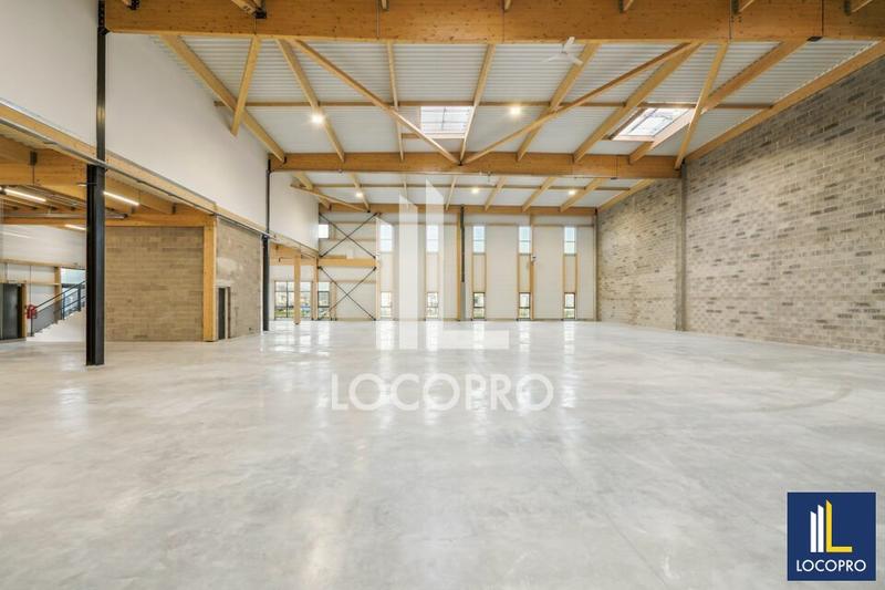 Local d'activité / Entrepôt - 15 250 m²