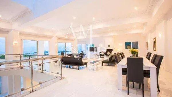 Propriété - 495 m² - 8 pièces