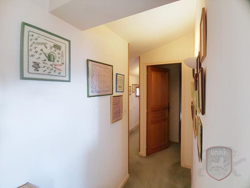Maison - 180 m² - 5 pièces