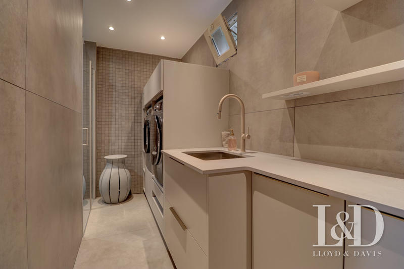 Maison - 360 m² - 10 pièces