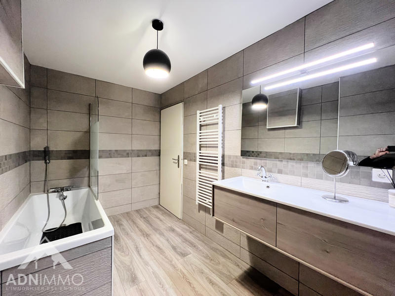 Maison - 290 m² - 8 pièces