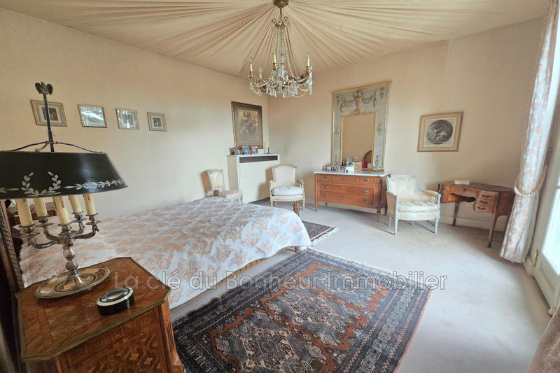 Demeure - 255 m² - 7 pièces