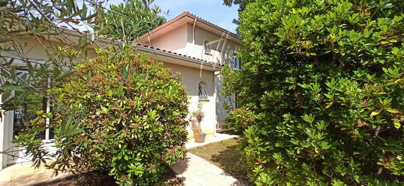 Maison traditionnelle - 204 m² - 6 pièces