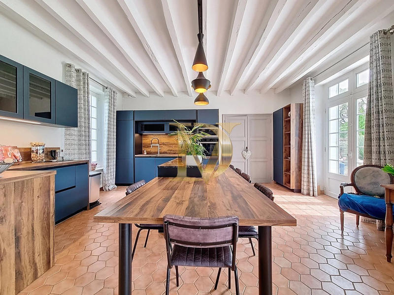 Maison - 250 m² - 10 pièces