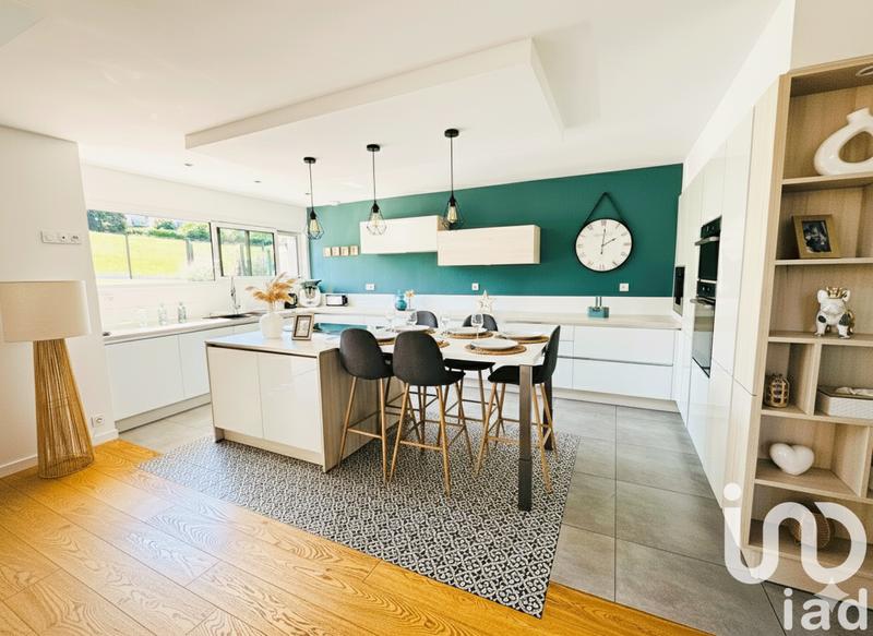 Maison - 200 m² - 8 pièces