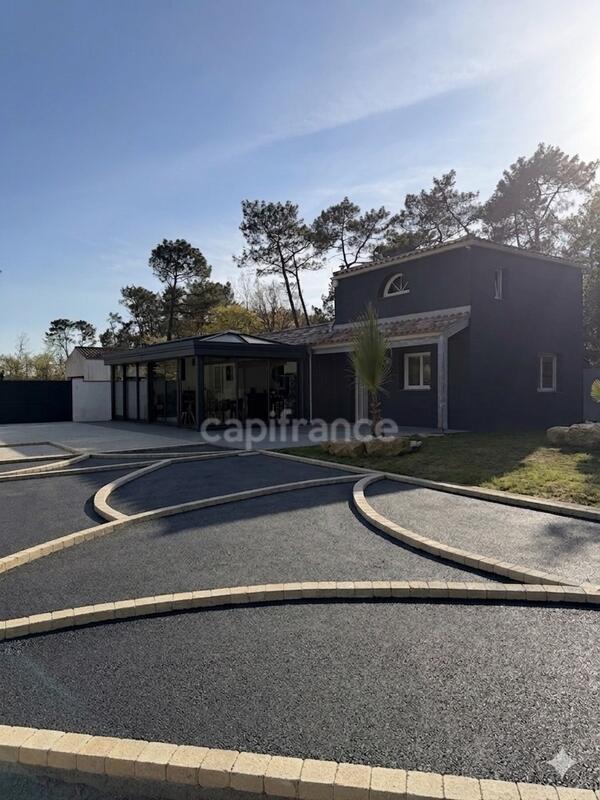 Maison - 137 m² - 6 pièces