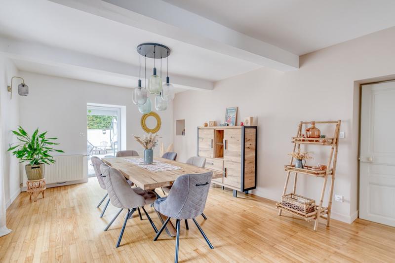 Maison - 201 m² - 7 pièces