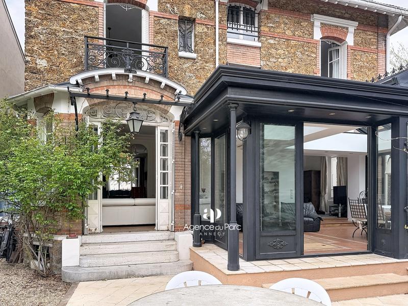 Maison - 272 m² - 8 pièces