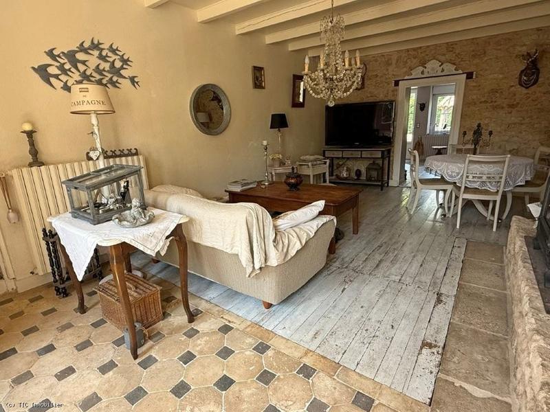 Maison en pierre - 228 m² - 7 pièces