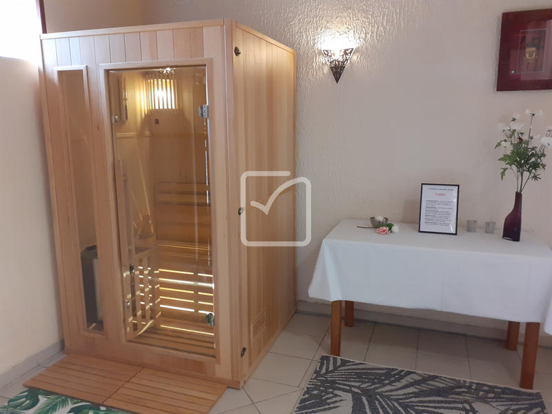 Propriété - 800 m² - 30 pièces