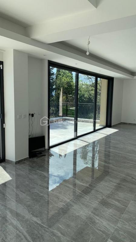 Maison - 370 m² - 7 pièces