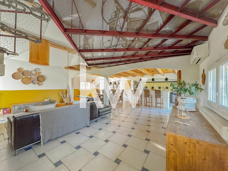 Propriété - 166 m² - 9 pièces