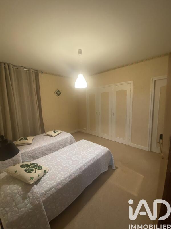 Maison - 241 m² - 8 pièces