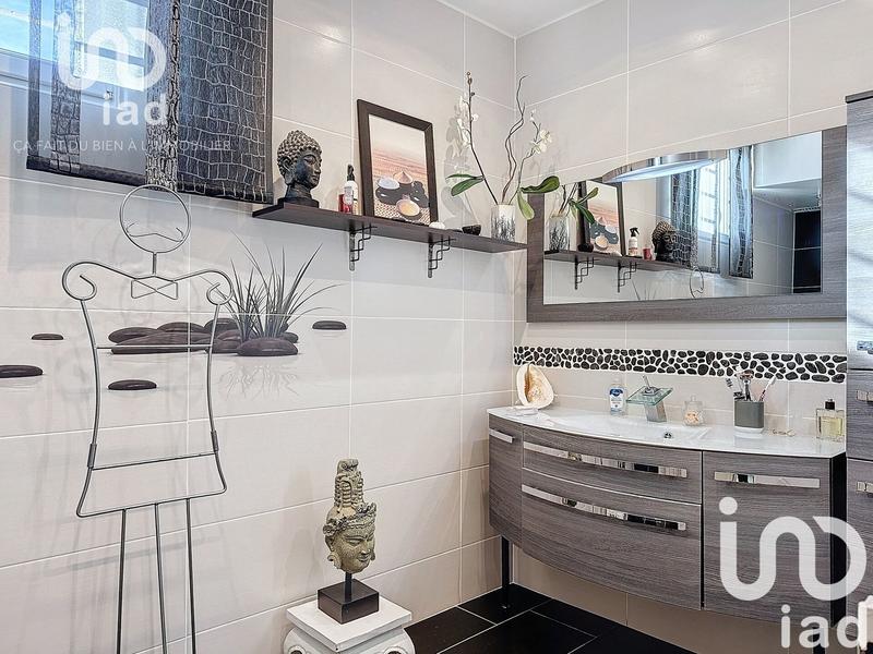 Maison - 200 m² - 8 pièces