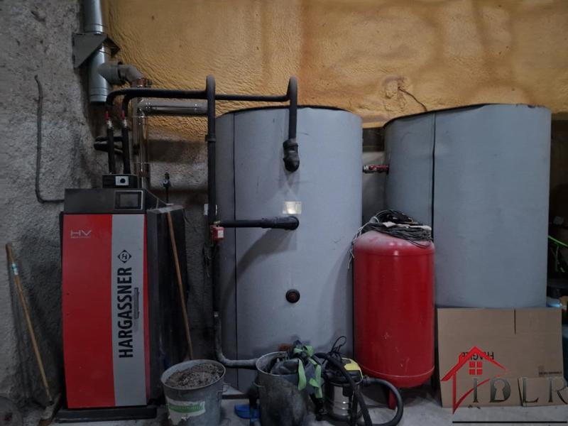 Maison - 225 m² - 7 pièces