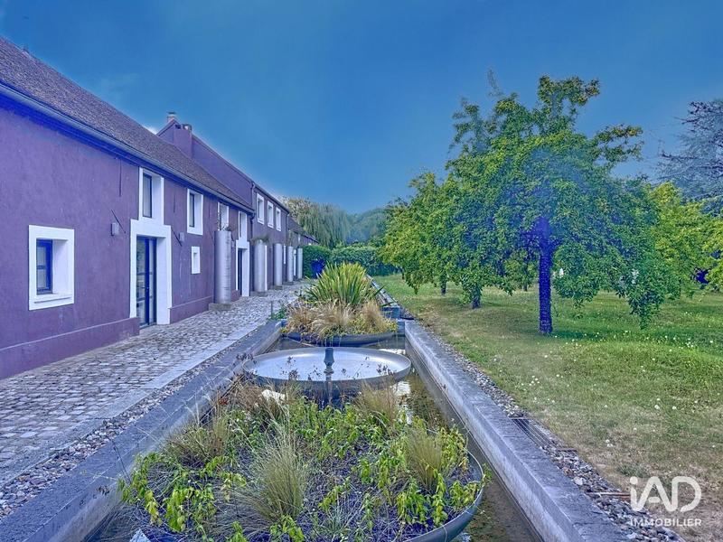 Maison - 1 044 m² - 15 pièces