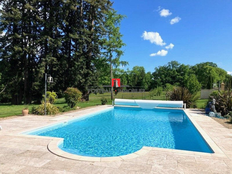 Maison - 400 m² - 12 pièces