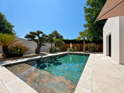 Maison - 210 m² - 5 pièces