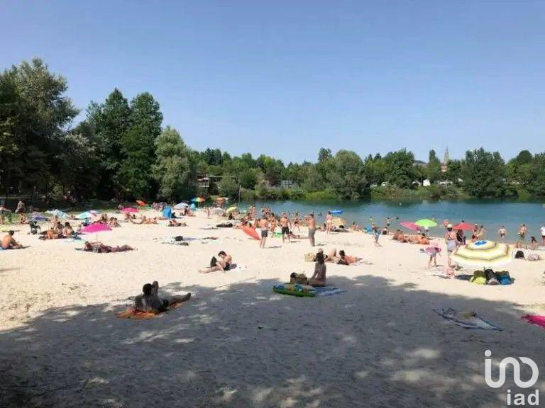 Local commercial - 160 000 m²