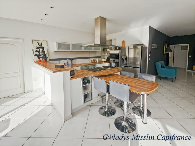 Propriété - 441 m² - 9 pièces