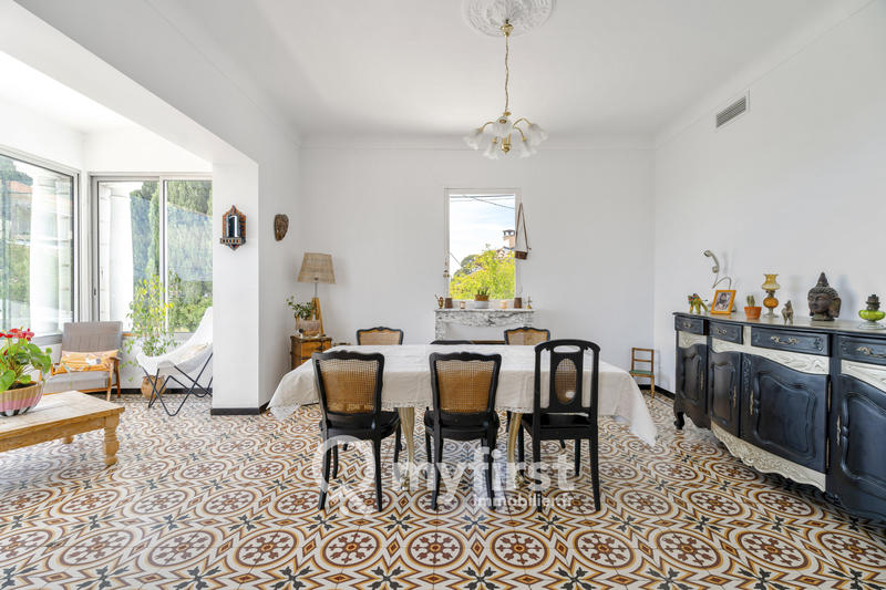 Maison - 207 m² - 6 pièces