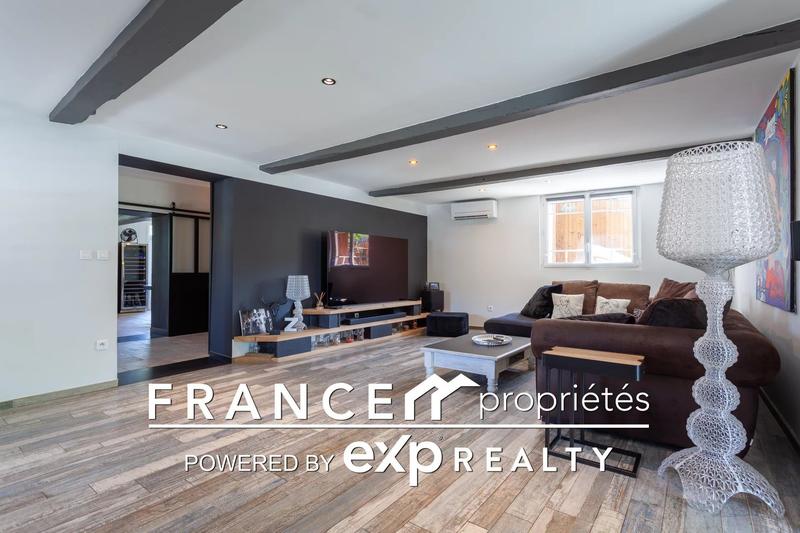 Maison - 245 m² - 7 pièces