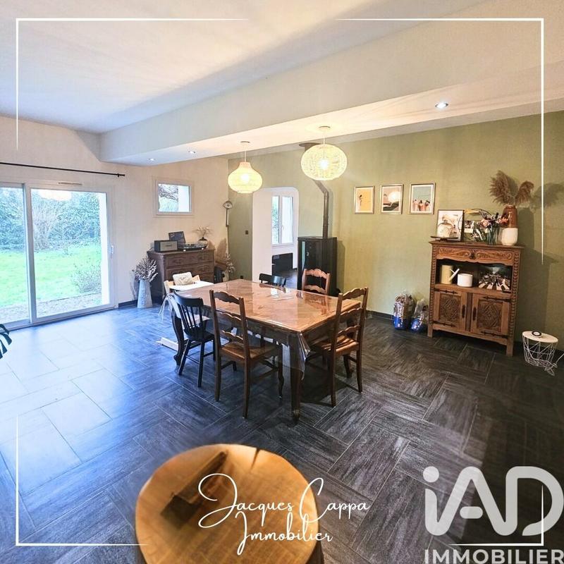 Maison - 220 m² - 6 pièces