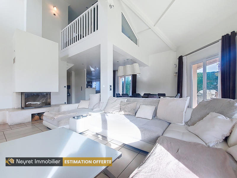 Maison - 181 m² - 8 pièces