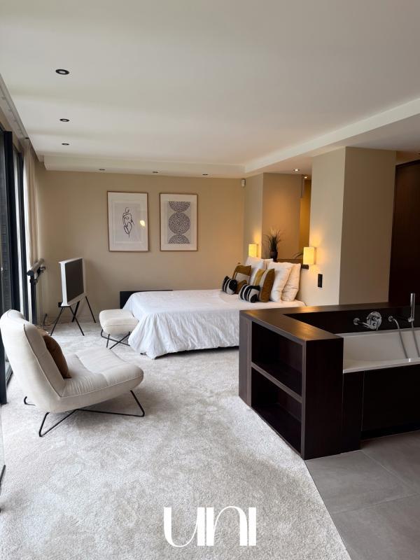 Maison - 230 m² - 6 pièces