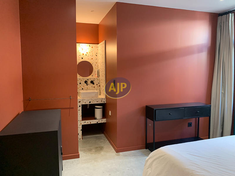 Maison - 270 m² - 6 pièces