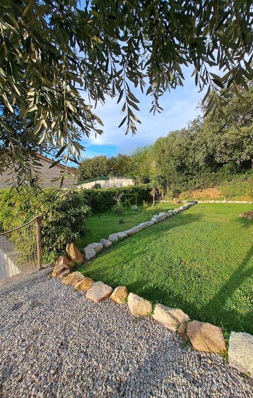 Maison traditionnelle - 266 m² - 11 pièces