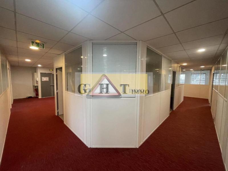 Bureau - 667 m²