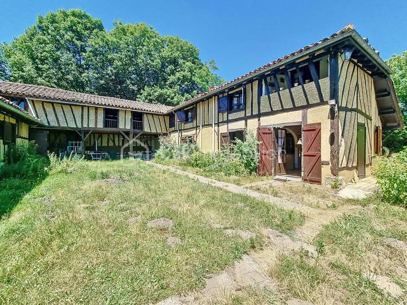 Corps de ferme - 320 m² - 10 pièces