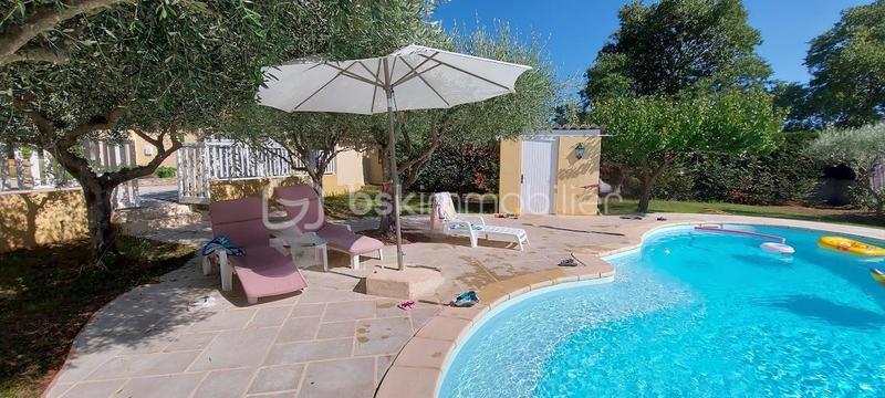 Maison - 250 m² - 9 pièces